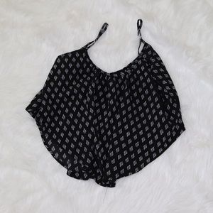 BLACK AND WHITE SUMMER TANK TOP